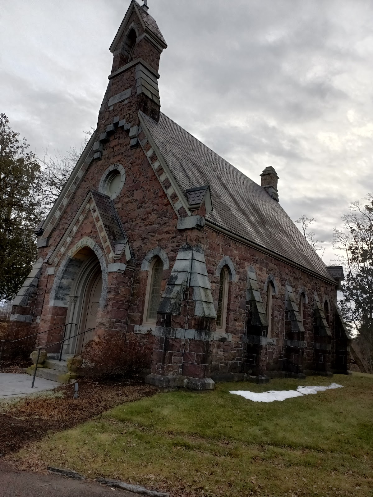 Lakeview Cemetery cemetery grounds and headstones