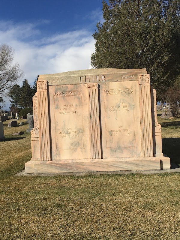 Lakeview Cemetery grounds