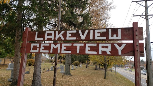 Lakeview Cemetery grounds