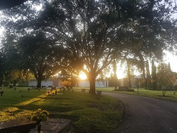 Lakeview Memorial Gardens grounds