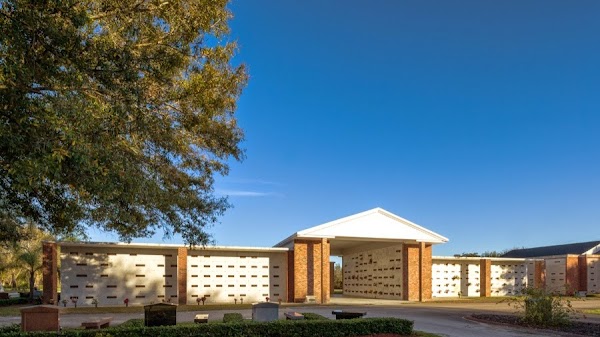 Lakeview Memorial Gardens grounds