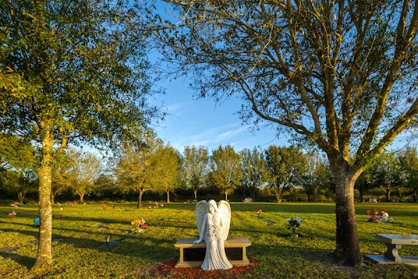 Lakeview Memorial Gardens grounds