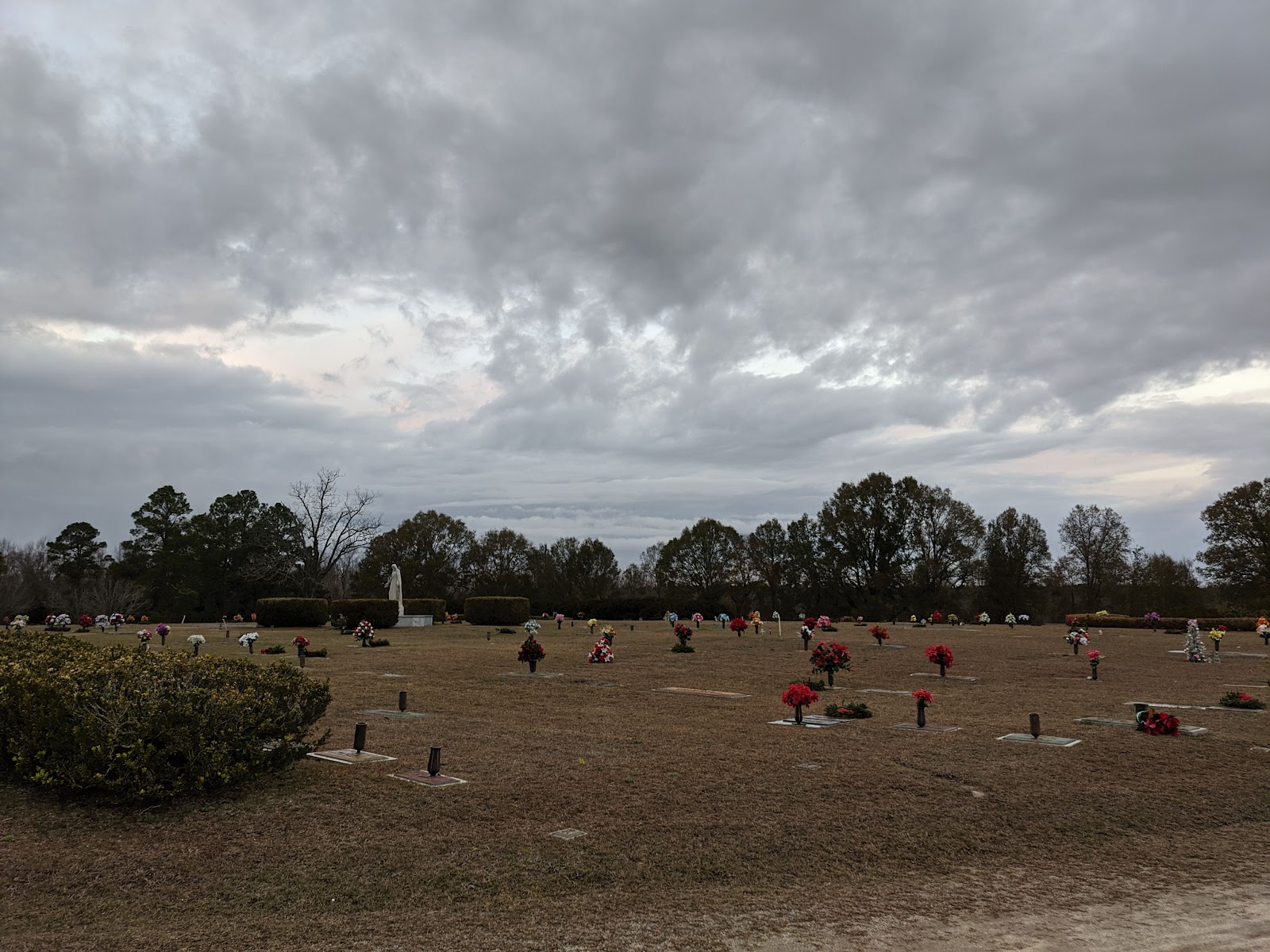 Lakeview Memorial Gardens cemetery grounds and headstones