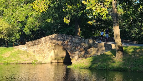 Lakeview Memorial Park grounds