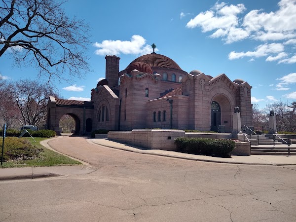 Lakewood Cemetery grounds