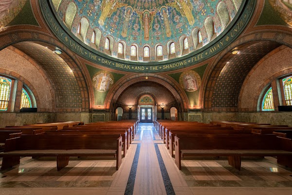 Lakewood Cemetery grounds