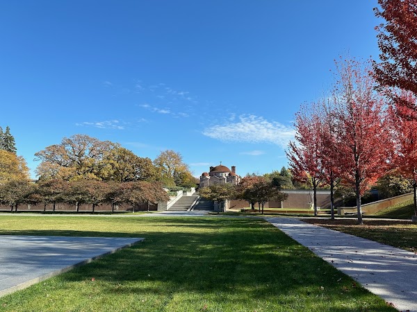 Lakewood Cemetery grounds