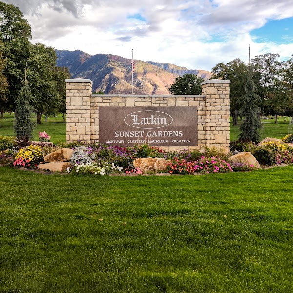 Larkin Sunset Gardens grounds