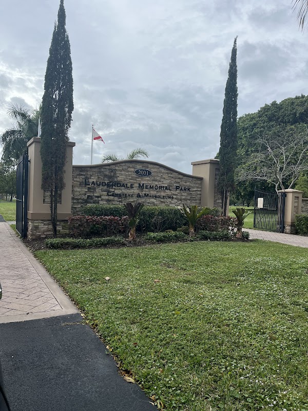 Lauderdale Memorial Park grounds