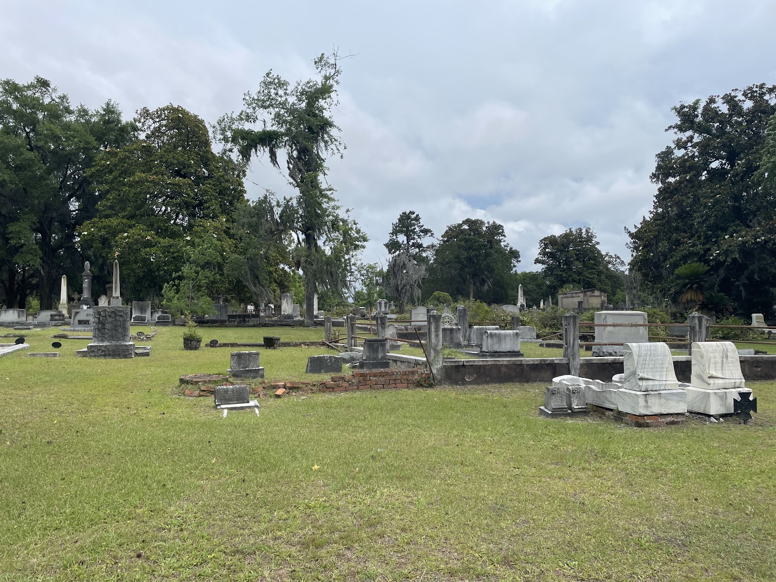 Laurel Grove North Cemetery cemetery grounds and headstones