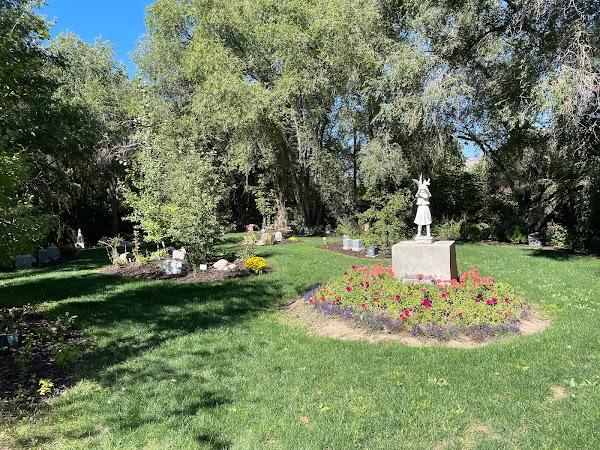 Leavitt's Mortuary & Aultorest Memorial Park grounds