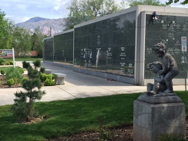 Leavitt's Mortuary & Aultorest Memorial Park grounds