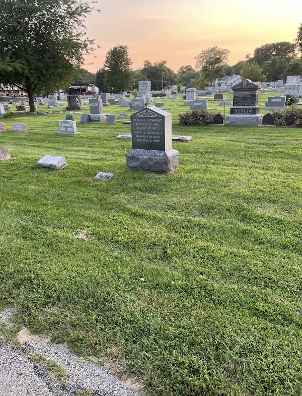 Lee's Summit Historical Cemetery grounds