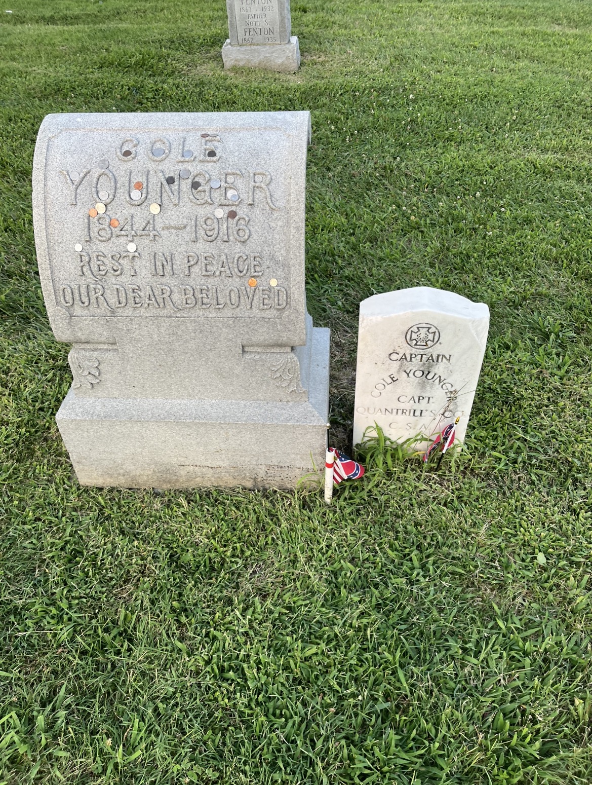 Lee's Summit Historical Cemetery cemetery grounds and headstones