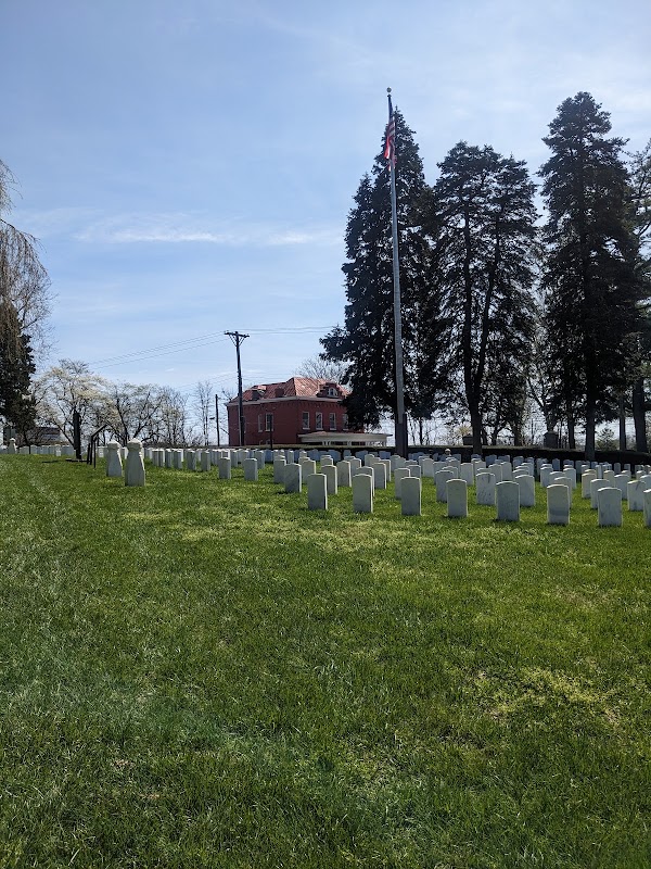 Lexington National Cemetery grounds