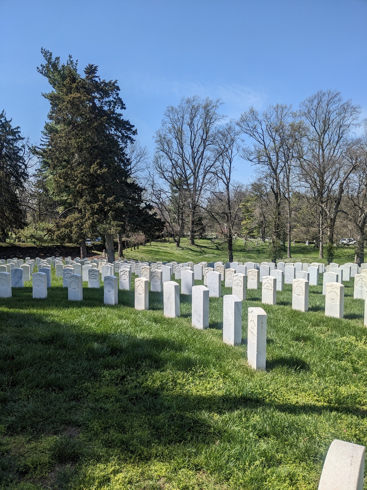 Lexington National Cemetery cemetery grounds and headstones