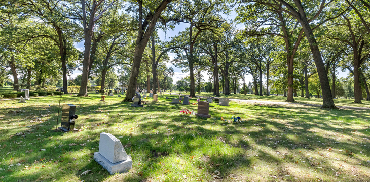 Lincoln Cemetery cemetery grounds and headstones