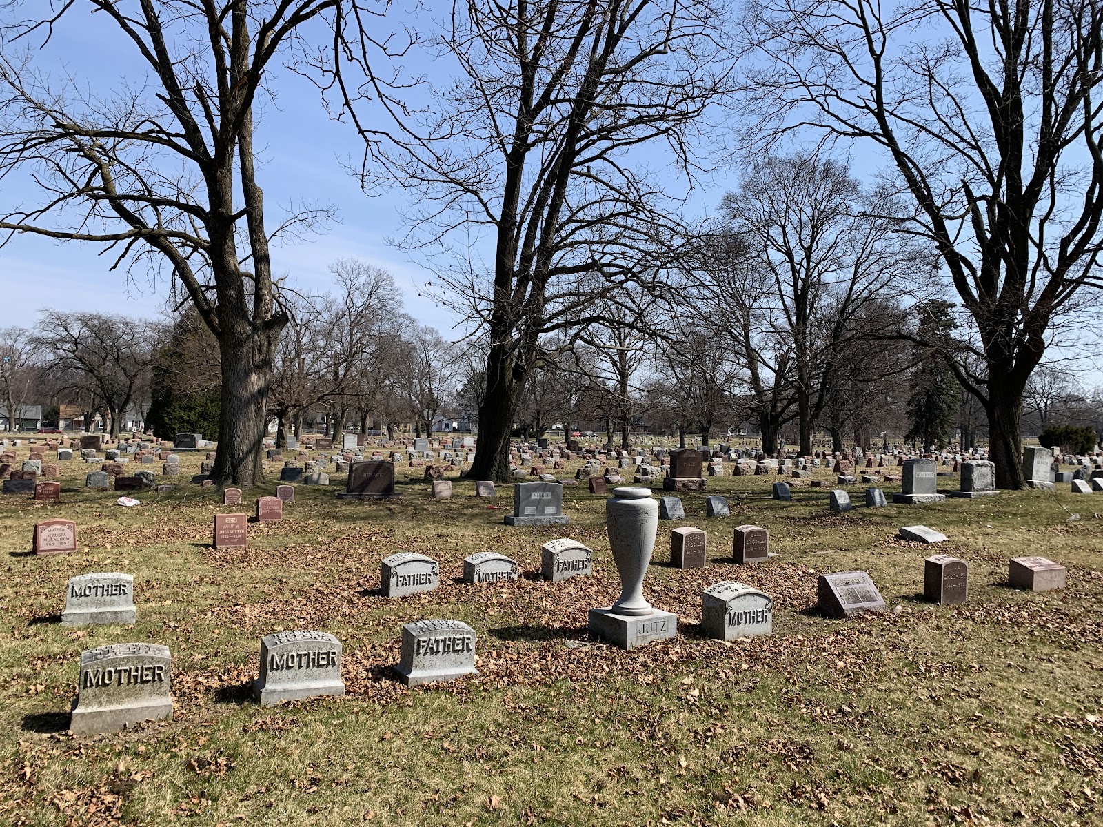Lincoln Memorial Cemetery cemetery grounds and headstones