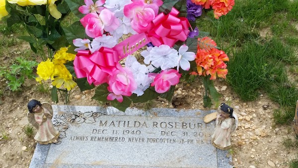 Lincoln Memorial Cemetery grounds