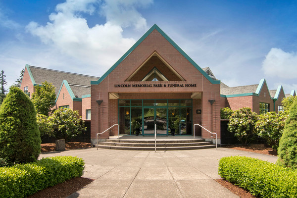 Lincoln Memorial Park & Funeral Home cemetery grounds and headstones