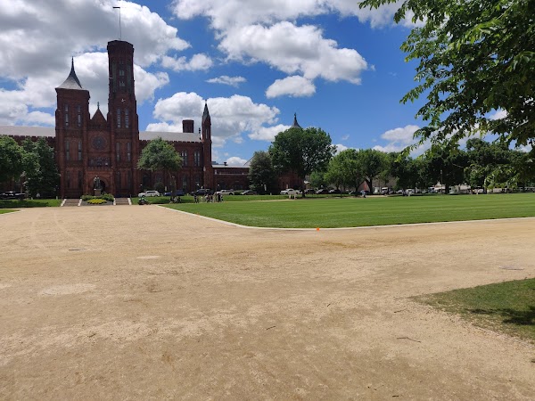 Lincoln Memorial Park grounds