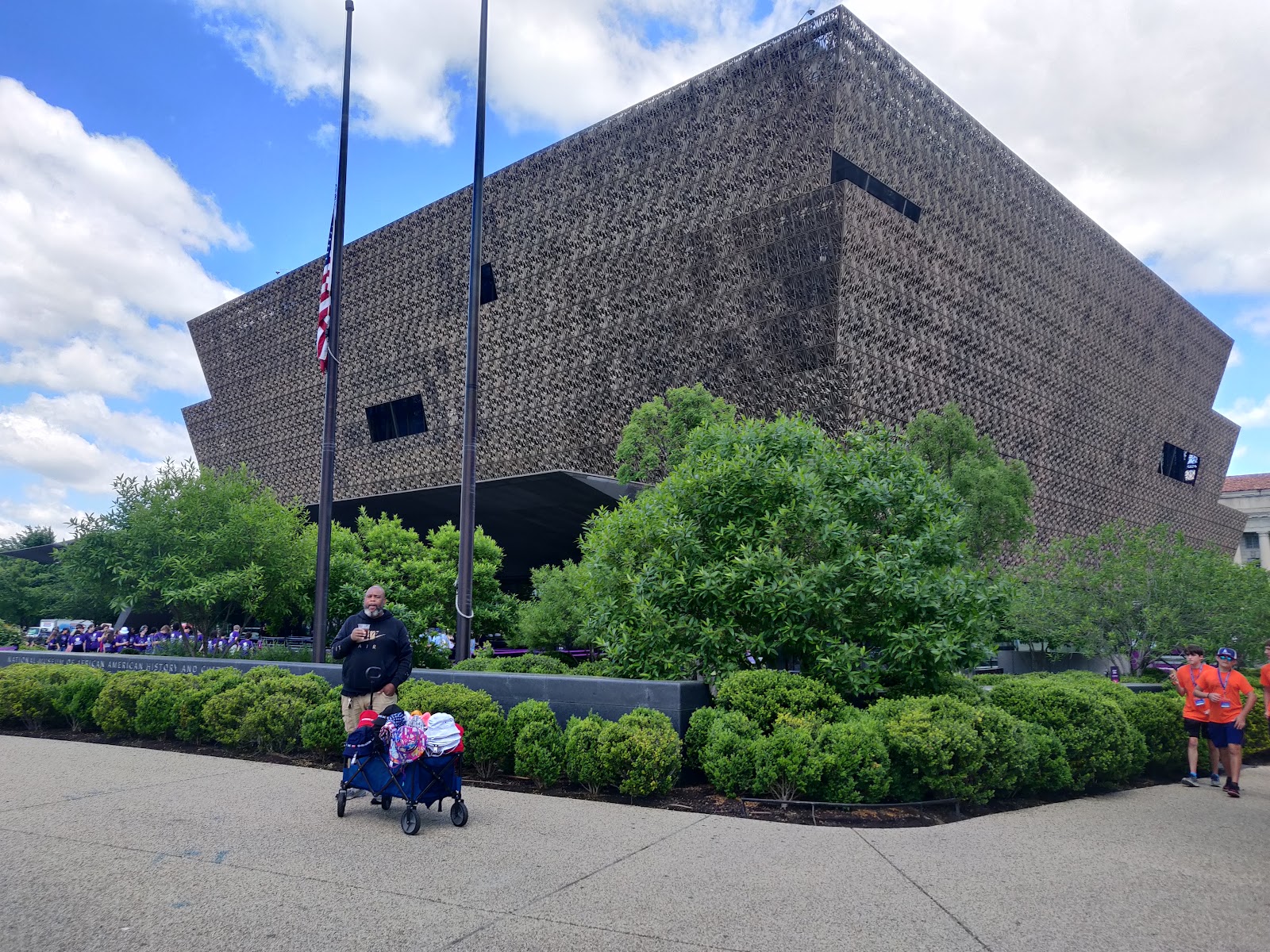 Lincoln Memorial Park cemetery grounds and headstones