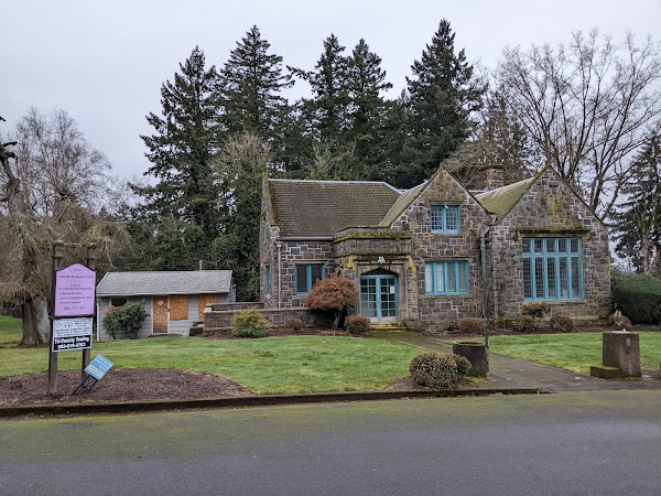 Lincoln Memorial Park Mausoleum grounds