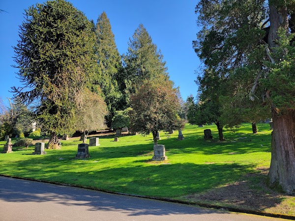 Lincoln Memorial Park Mausoleum grounds