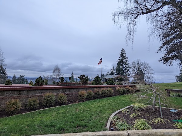 Lincoln Memorial Park Mausoleum grounds