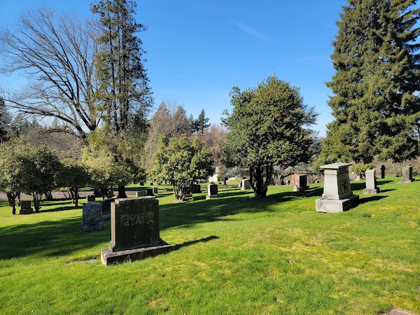 Lincoln Memorial Park Mausoleum grounds
