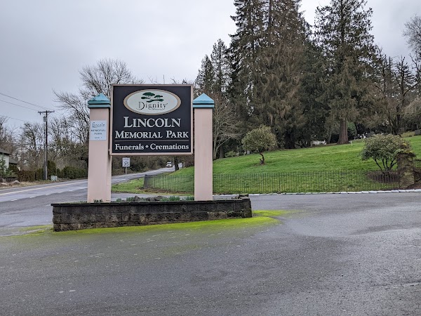 Lincoln Memorial Park Mausoleum grounds