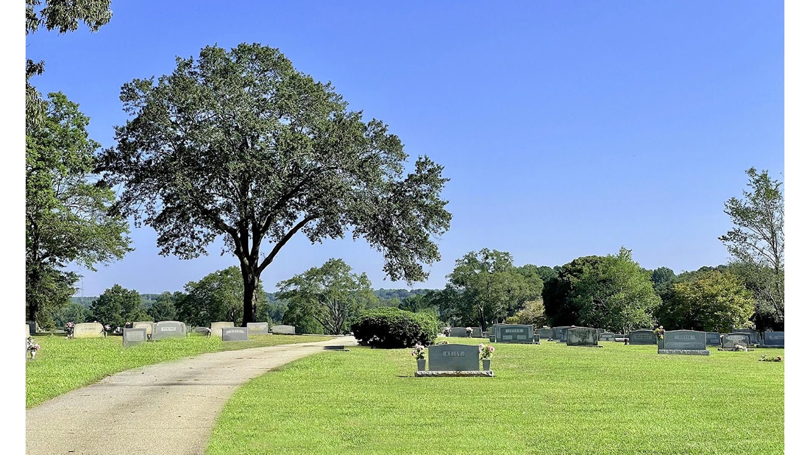 Lincoln Memorial Park headstone and grounds