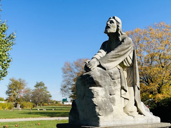 Lincoln Memory Gardens Cemetery grounds