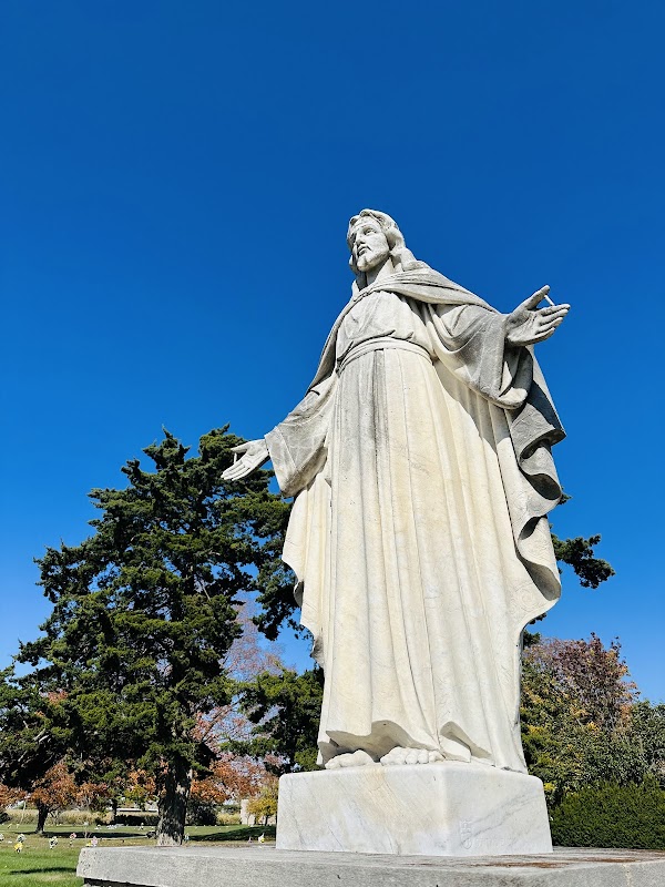 Lincoln Memory Gardens Cemetery grounds