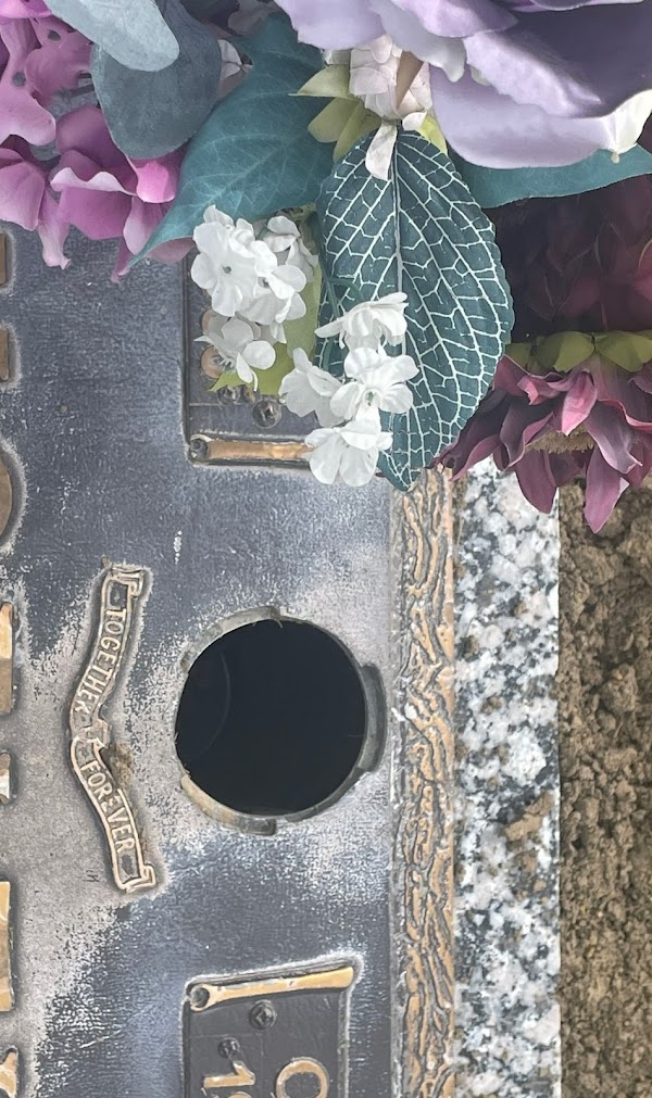 Lincoln Memory Gardens Cemetery grounds