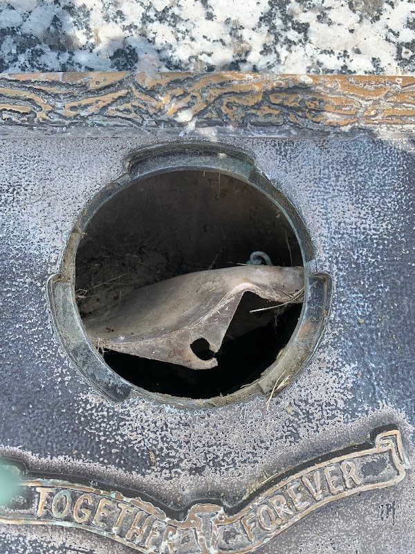 Lincoln Memory Gardens Cemetery grounds