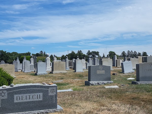 Lincoln Park Cemetery grounds