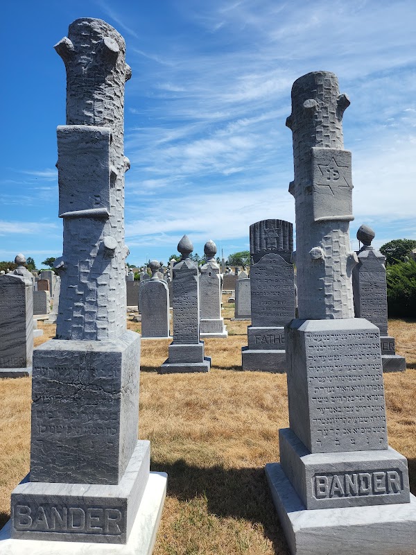 Lincoln Park Cemetery grounds