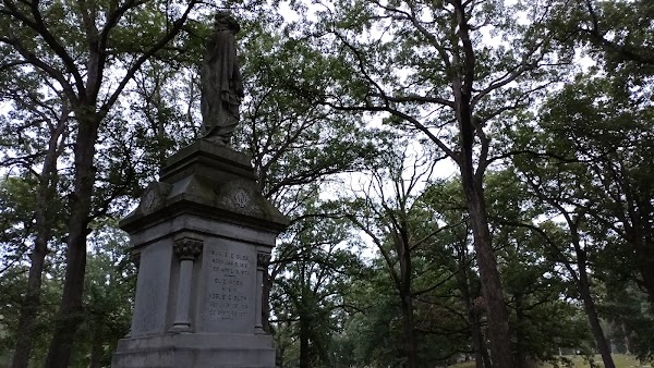 Lindenwood Cemetery grounds