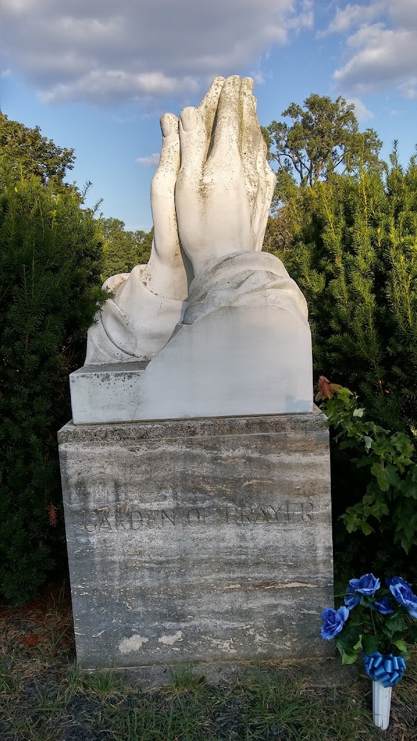 Lindenwood Cemetery grounds