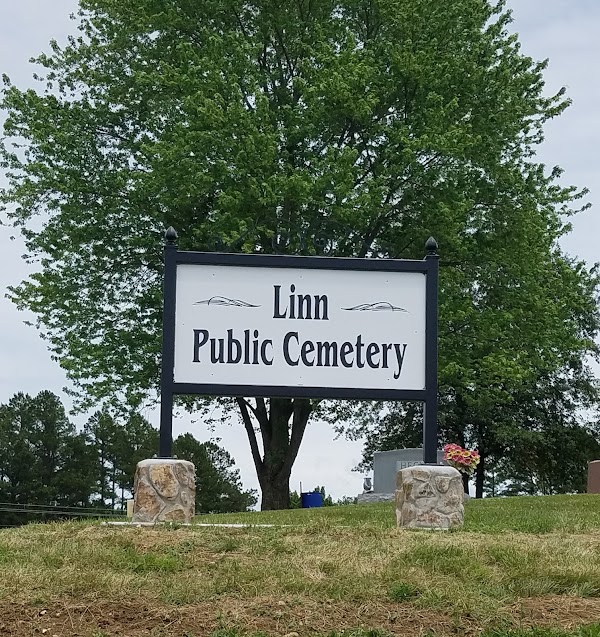 Linn Public Cemetery grounds