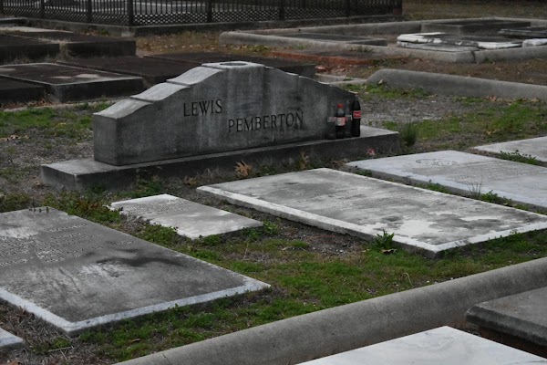 Linwood Cemetery grounds
