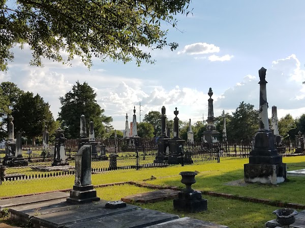 Linwood Cemetery grounds