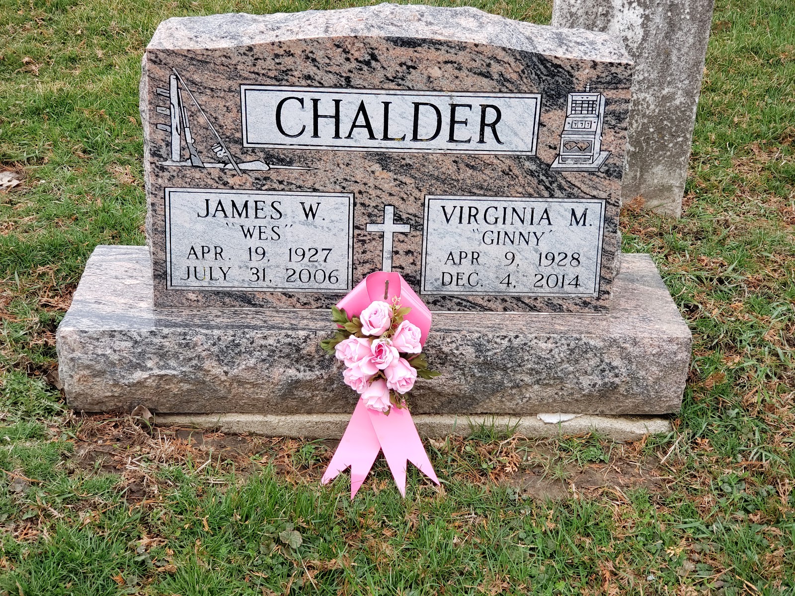 Linwood Cemetery cemetery grounds and headstones