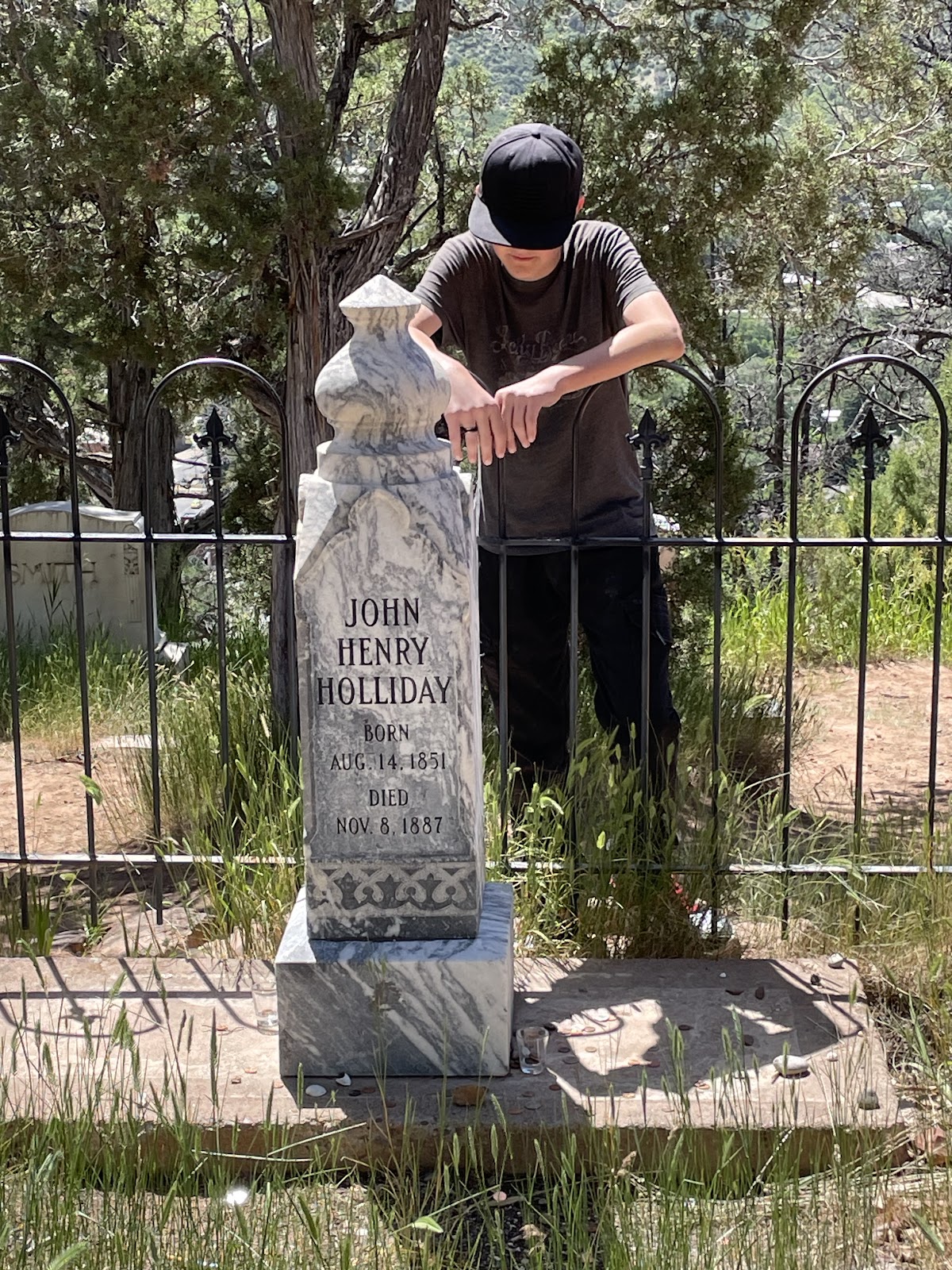 Linwood Cemetery cemetery grounds and headstones