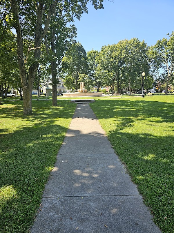 Lippitt Memorial Park grounds