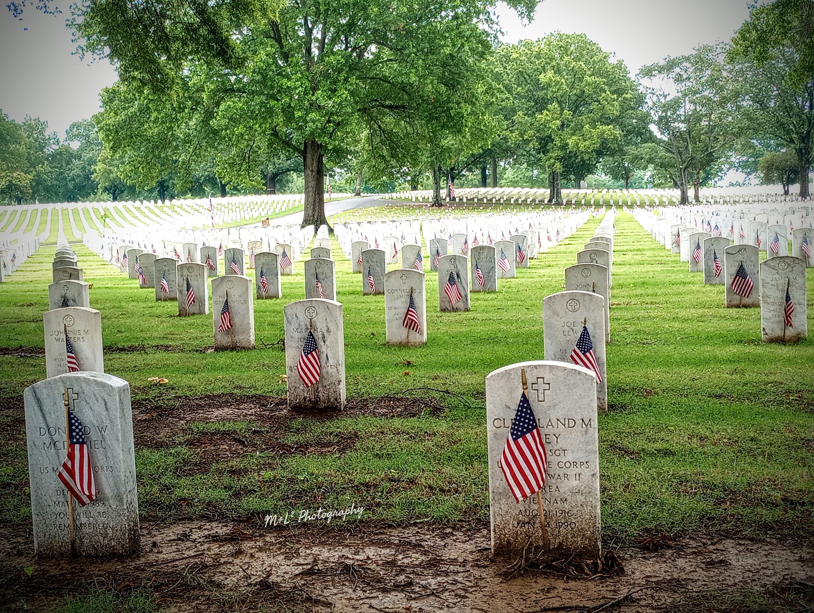Little Rock National Cemetery cemetery grounds and headstones