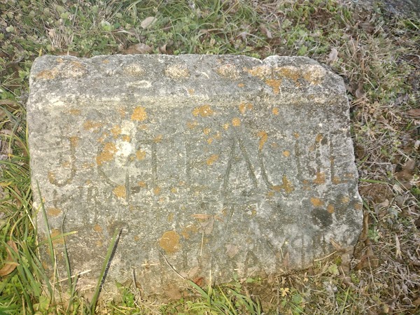 Live Oak Cemetery grounds
