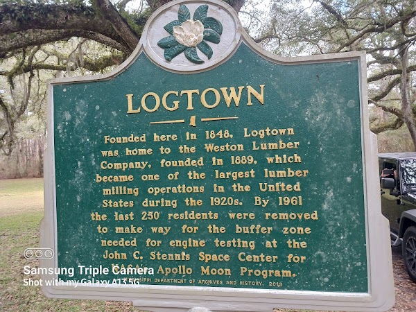 Logtown Cemetery grounds