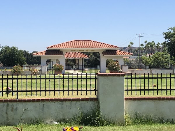 Loma Vista Memorial Park grounds